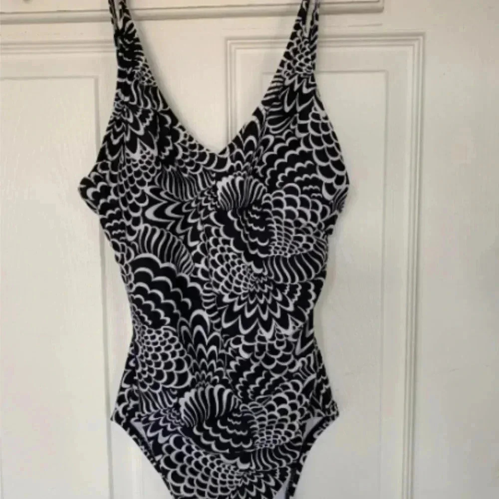Speedo Women's Patterened One Piece Swimsuit, Black/White Flower